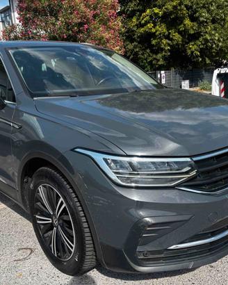 Volkswagen Tiguan 2.0 TDI SCR DSG Business BlueMot