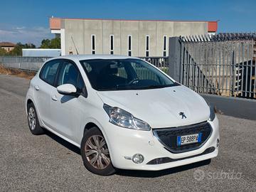 Peugeot 208 1.4 HDi 68 cv 23km con 1 litro