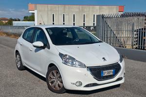 Peugeot 208 1.4 HDi 68 cv 23km con 1 litro