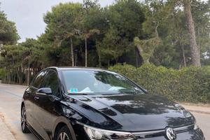 Volkswagen Golf 8 1.5 eTsi R-Line