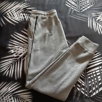 Pantaloni sportivi uomo H&M.