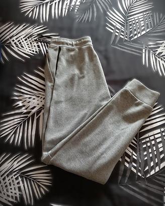 Pantaloni sportivi uomo H&M.