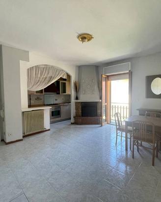 Appartamento di 70 m² con 3 locali e box auto a Lo