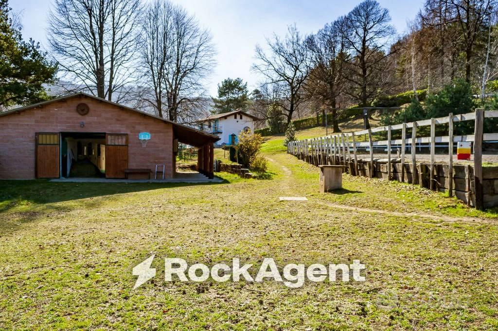 Rustico / Casale di 535 m² con 4 locali e box auto - Vista 2