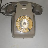 Telefono a muro funzionante.
