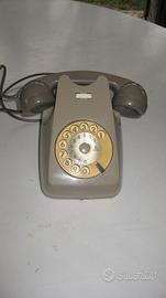 Telefono a muro funzionante.