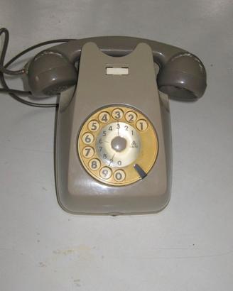 Telefono a muro funzionante.