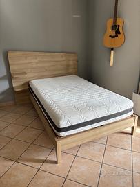 Letto una piazza e mezzo con spalliera in legno