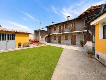 Villa di 216 m² con più di 5 locali e box auto dop