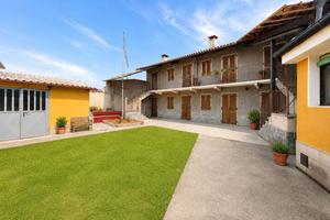 Villa di 216 m² con più di 5 locali e box auto dop