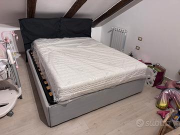Letto matrimoniale con contenitore + materasso.