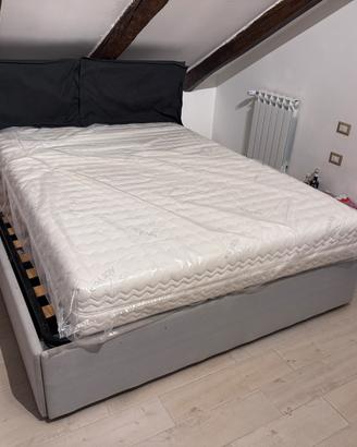 Letto matrimoniale con contenitore + materasso.