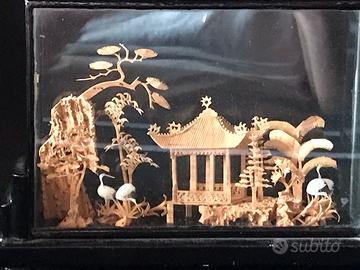 diorama in teca con pagoda e gru