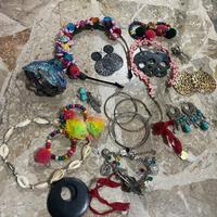 Set bigiotteria anelli bracciali e collane