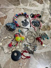 Set bigiotteria anelli bracciali e collane