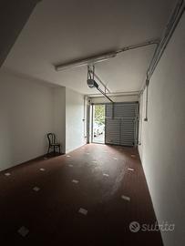 Adriatico comodo e ampio garage doppio
