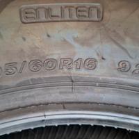 gomme 205/60/16. 92v