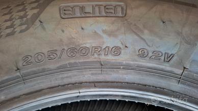 gomme 205/60/16. 92v