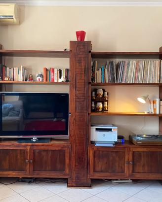 Libreria in legno massello con ante e ripiani