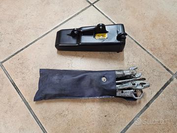 Porta attrezzi con set attrezzi Honda Transalp 600