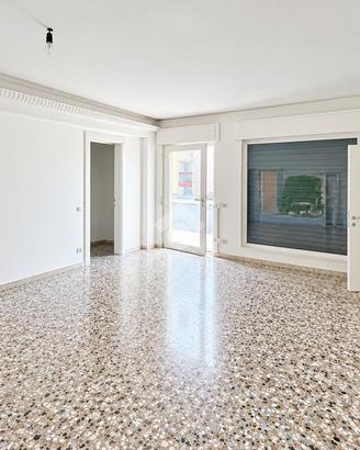 NEGOZIO A GALLIERA VENETA
