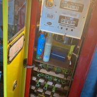 Cantina porta vini su pompa di benzina originale