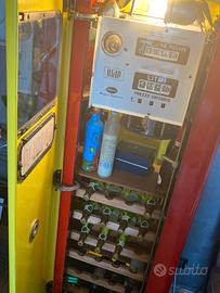 Cantina porta vini su pompa di benzina originale