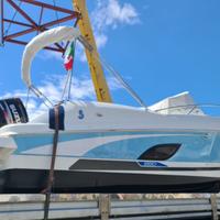 BENETEAU FLYER 850 MIAMI + 2x200hp SUZUKI (2014)