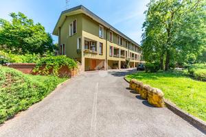 VILLA A SCHIERA A ARESE