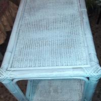 Scaffale a tre ripiani