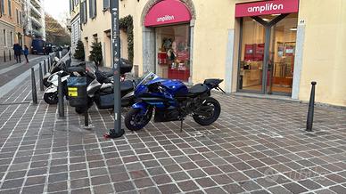 R7 tenuta maniacalmente