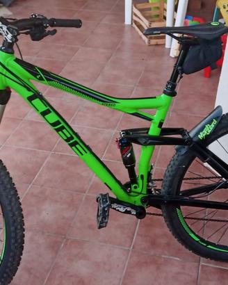 Cube Stereo 160 full suspension. Usata.