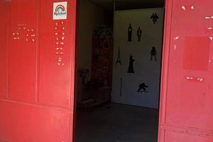 UNICA A LADISPOLI CENTRO-MAGAZZINO