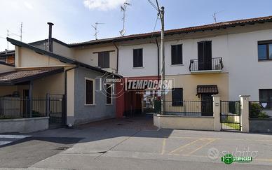 MONOLOCALE CON PICCOLO GIARDINO A VANZAGO