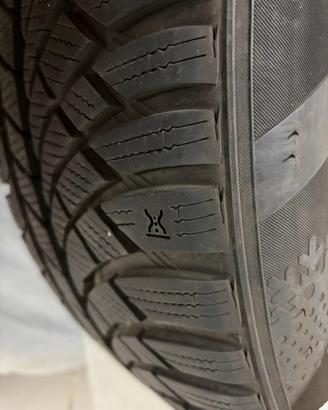 pneumatici invernali Kumo 255/45 R19 104V