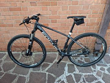 Mountain  Focus Raven 29 in carbonio