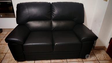 Divano due posti simil pelle nera