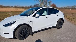 Ricambi tesla model Y 2021 2022 2023 DISPONIAMO DI