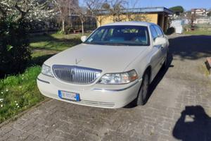 LINCOLN TOWN CAR