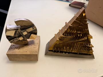 Scultura arnaldo pomodoro e gio pomodoro