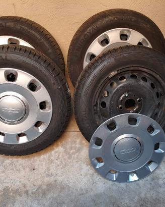 Gomme quattro stagioni con cerchi