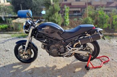 DUCATI Monster 600 .