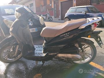 Scooter  Peugeot tweet 50