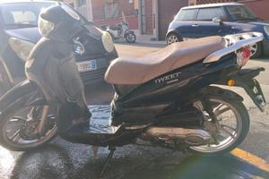 Scooter  Peugeot tweet 50