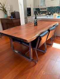 Tavolo in legno e acciaio design