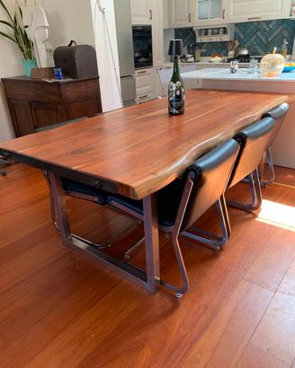 Tavolo in legno e acciaio design