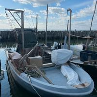 Barca per pesca alle vongole