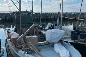 Barca per pesca alle vongole