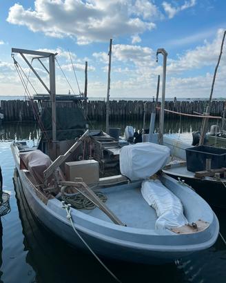 Barca per pesca alle vongole