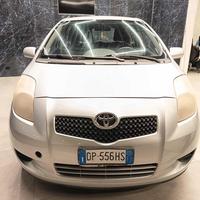 TOYOTA Yaris 1.0 5 porte